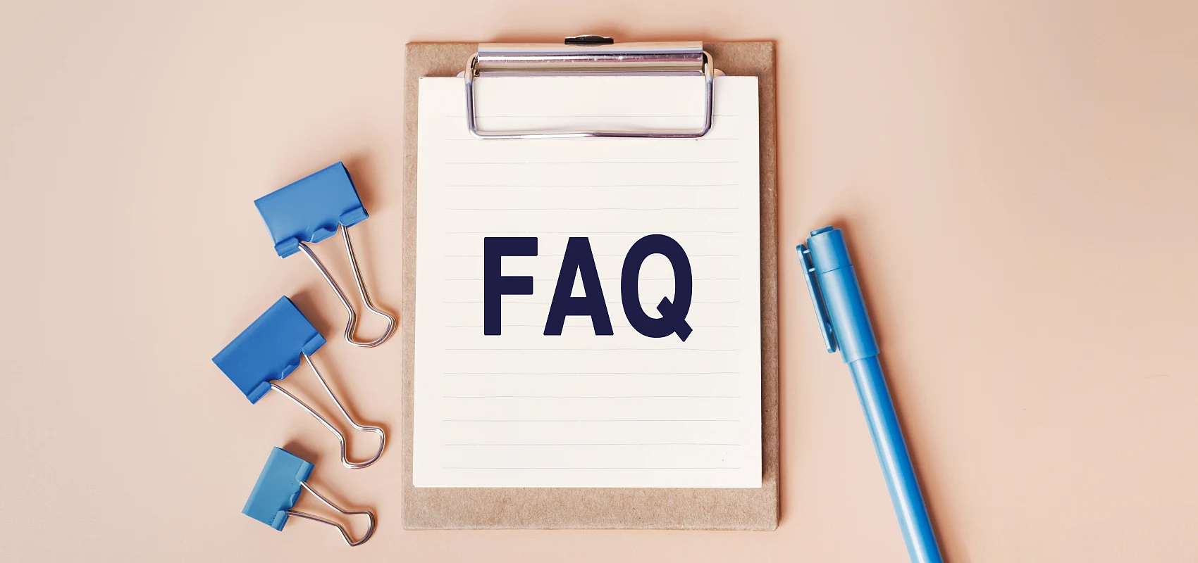 يمكن لمجموعة أدوات المائدة بالون عيد الميلاد الخمسين أن تحمل الكعك والشواء وغيرها من الأطعمة الثقيلة؟