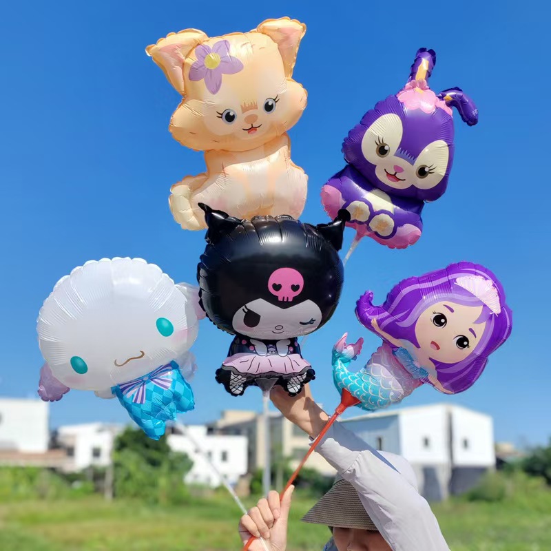 بالونات فويل صغيرة على العصي