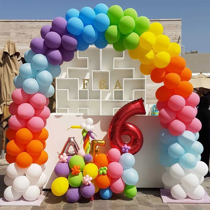 إكليل بالونات قوس قزح